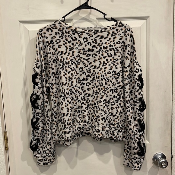 AMP + Leopard Printed Sweater - Picture 5 of 7